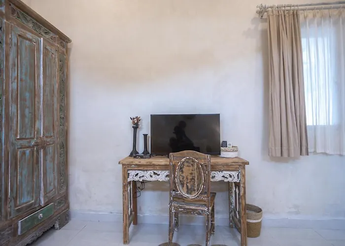 Gypsy Moon Bali Hostel Canggu 