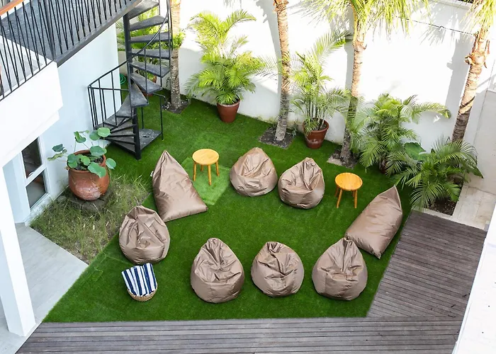 Coco & Pineapple Pants Hostel Canggu 